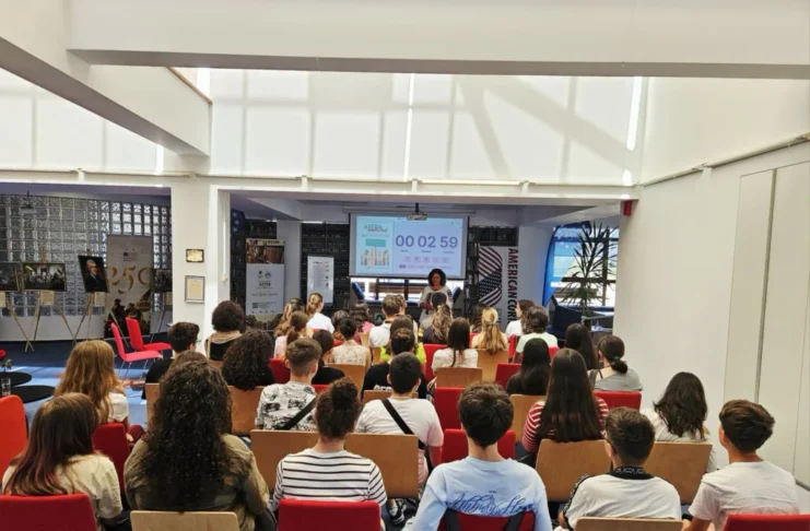16 întâlniri pentru adolescenții din Sibiu. Profesioniști din domenii diverse și-au prezentat meseriile la Biblioteca ASTRA