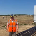 Panouri solare ale noului parc fotovoltaic de 284 kW din Sadu, în timpul construcției sau finalizate.