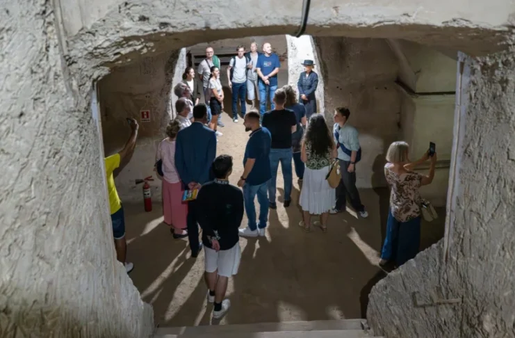 Oficial german din Bundestag, în catacombele Bisericii Ursulinelor din Sibiu