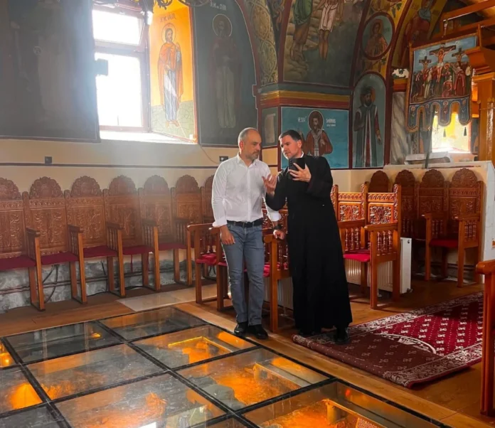 Biserica Sebeșu de Jos, o vedere a lăcașului de cult și a împrejurimilor