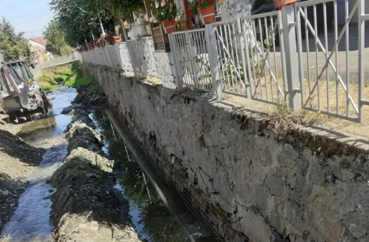 Lucrări de consolidare pe Valea Caselor din Rășinari. Un zid de sprijin va proteja gospodăriile din zonă