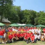 Festivalul Tomatelor la Muzeul ASTRA cu expozanți și roșii proaspete pe mesele de lemn