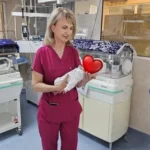 Îngrijire copii prematuri în incubator la Spitalul Județean Sibiu