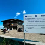 Șantierul de construcție pentru noua Baza Salvamont Bâlea Lac în munții Făgăraș