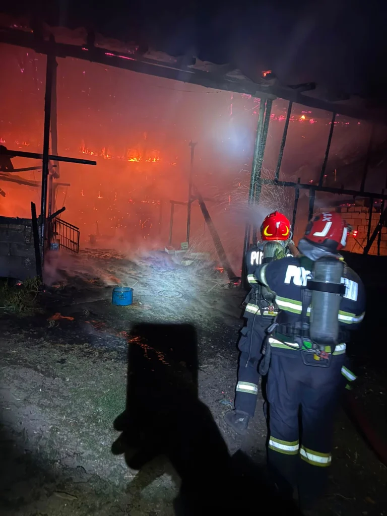 Incendiu intenționat la Târnava, cu saivanul de 400 mp cuprins complet de flăcări