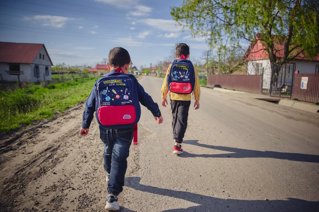 Copii participă la activități în cadrul programului Start în educație din județul Sibiu