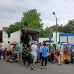 Producători din Oltenia expun legume și fructe proaspete la târgul din Grădina Mare, Cisnădie.