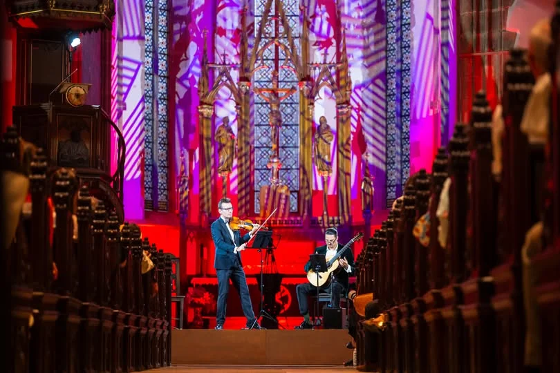Scenă din piesa „Muzele”, o premieră digitală pe scena Teatrului Național „Radu Stanca” Sibiu.