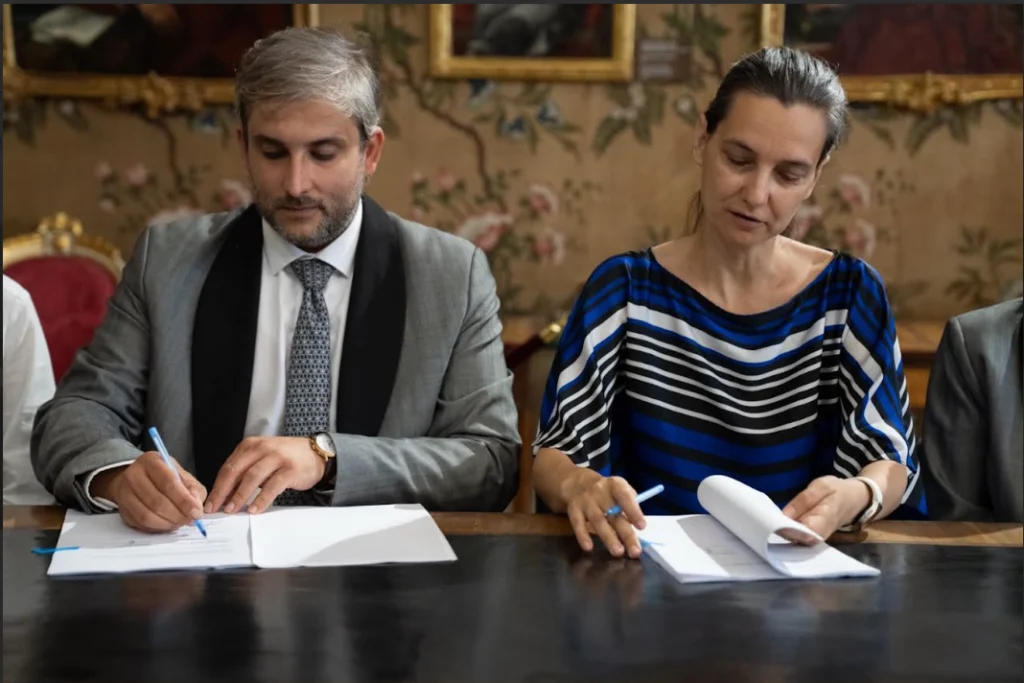 Documentul de parteneriat strategic pe cinci ani între cele două instituții culturale