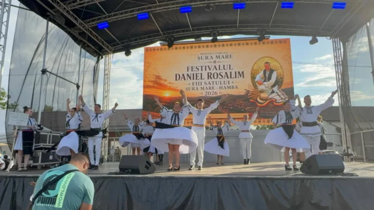 Ansamblul „Măgura Secașelor” din Loamneș a urcat pe scena Festivalului „Daniel Rosalim”