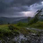 Cod galben Sibiu: vreme furtunoasă cu nori întunecați și averse torențiale