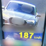 Mașină prinsă de radar la o viteză extremă de 187 km/h pe Autostrada A1 în timpul unei depășiri.