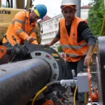 Lucrări de canalizare în zona Grădinii Zoologice din Sibiu, utilaje și șanțuri