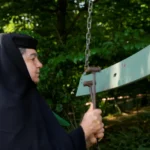 Clopotnița și incinta Mănăstirii Cârțișoara unde a slujit Mitropolitul Ardealului