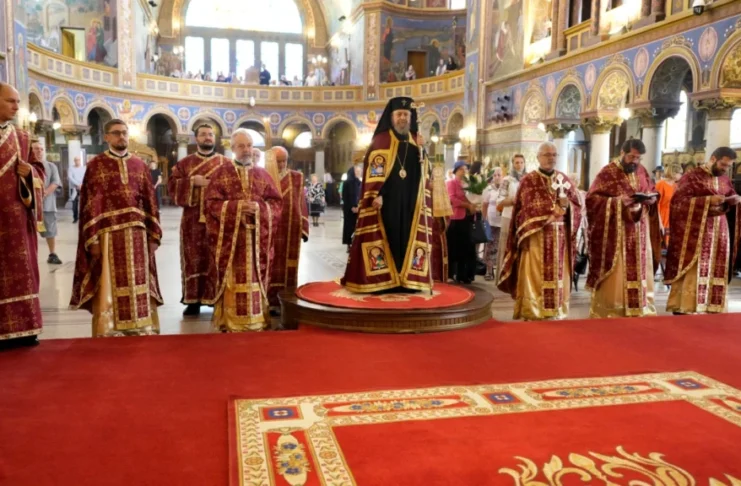 Mitropolitul Laurențiu a oficiat Sfânta Liturghie la Catedrala din Sibiu, de praznicul Tăierii capului Sfântului Ioan Botezătorul