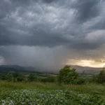 Vreme severă în Sibiu cu cer închis și furtună iminentă, vânt puternic și ploi torențiale