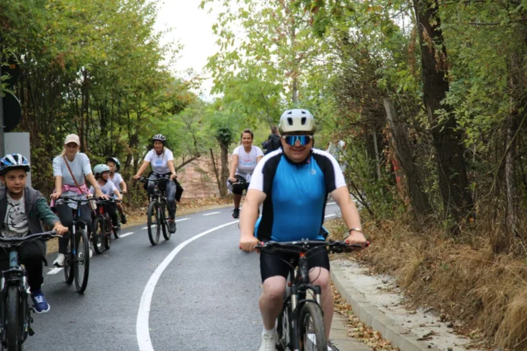 Traseul cicloturistic „Mocănița”, inaugurat la Sadu. Peste 120 de bicicliști au participat la deschidere