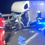 Accident mortal A1 cu autoutilitară și tir, blocând circulația pe autostradă.