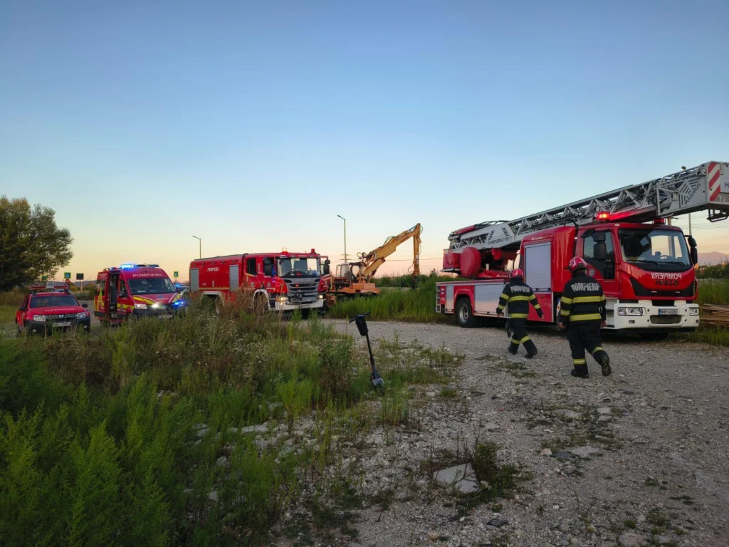 Flăcări și fum vizibile la casa afectată de incendiu în Sibiu
