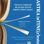 Tânăr scriitor la birou, concentrat pe participarea la concursul de proză scurtă organizat de Biblioteca ASTRA