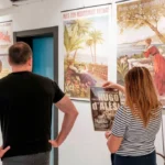 Poster expoziție Hugo d’Alési afișat în spațiul public din Sibiu, cu scene istorice românești.