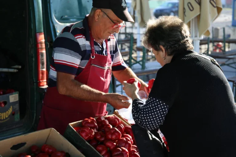 Târgul producătorilor s-a deschis la Obor Sibiu. Legume, fructe, brânzeturi, miere și pâine direct de la producători