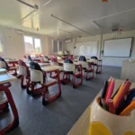 Primăria Șelimbăr distribuie ghiozdane gratuite elevilor și preșcolarilor la începutul anului școlar.