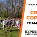 Copii alergând cu zâmbete la startul Crosului Copiilor Sibiu, pe un traseu prin natură.