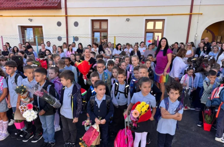 An școlar cu noutăți la Sadu: școală modernizată, grădiniță nouă, masă caldă și uniforme