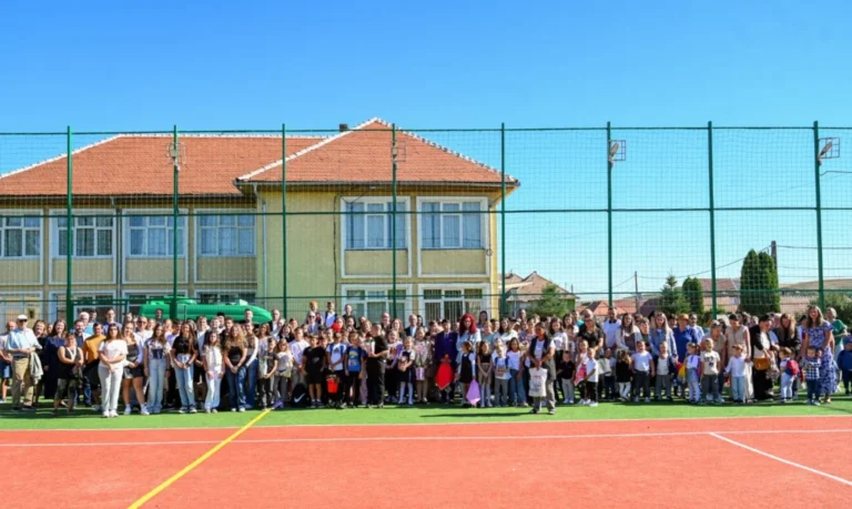 Bogdan Trif, la deschiderea anului școlar din Loamneș: susține reintroducerea uniformelor în școli