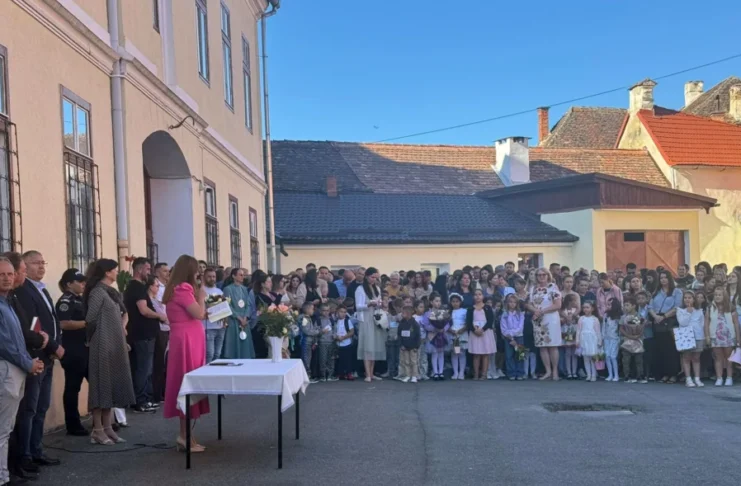 An școlar nou la Liceul „Gustav Gündisch” din Cisnădie. O parte dintre elevi s-au întors într-un corp modernizat