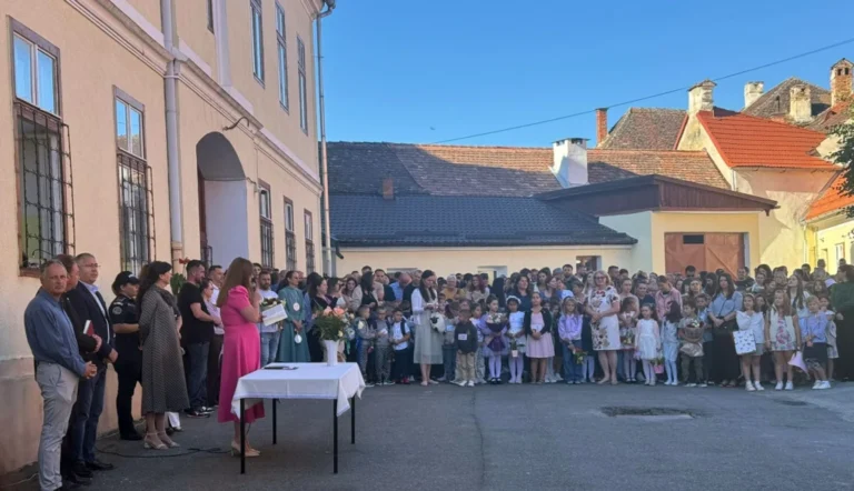 An școlar nou la Liceul „Gustav Gündisch” din Cisnădie. O parte dintre elevi s-au întors într-un corp modernizat