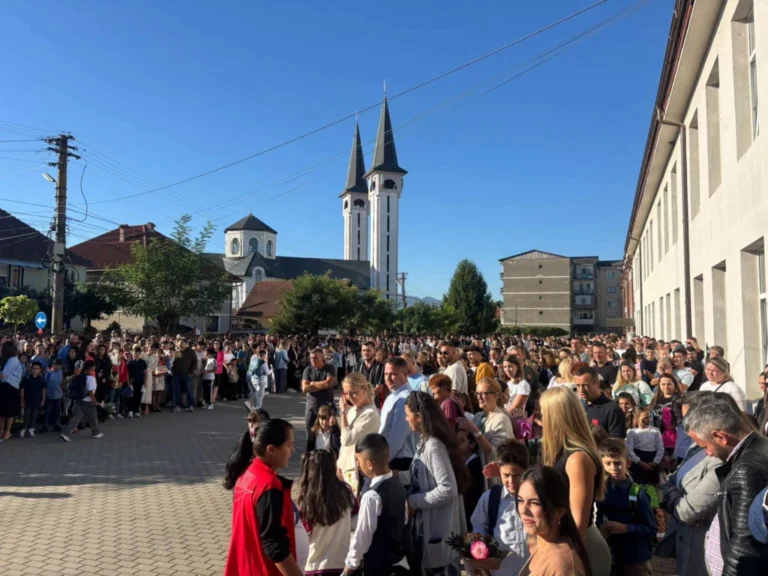 Anul școlar a început la Avrig. Lucrările de la Școala Gimnazială aduc schimbări temporare pentru elevi