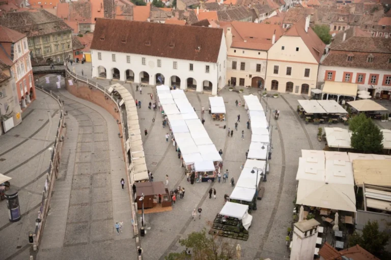 Creative Buzz revine în Piața Mică din Sibiu. Peste 40 de artizani, concerte și produse #madeinromania
