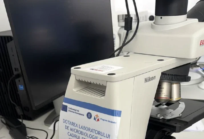 Laboratorul de microbiologie al Spitalului Municipal Mediaș, dotat cu echipamente de aproape 2,9 milioane de lei