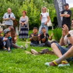 Tudor Chirilă în grădina sa din Porumbacu de Sus, gazda Concursului George Enescu