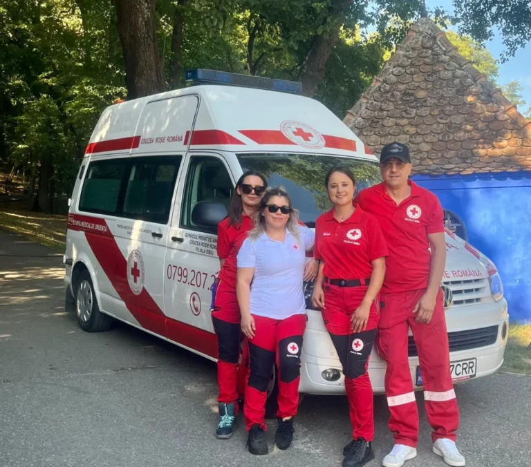 Serviciul de Ambulanță al Crucii Roșii Sibiu, bilanț la șase luni: aproape 7.000 de kilometri și peste 100 de pacienți