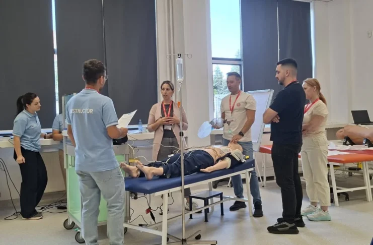 Curs de resuscitare avansată la Sibiu. Medici specializați în tratarea pacienților critici, pregătiți după standarde europene