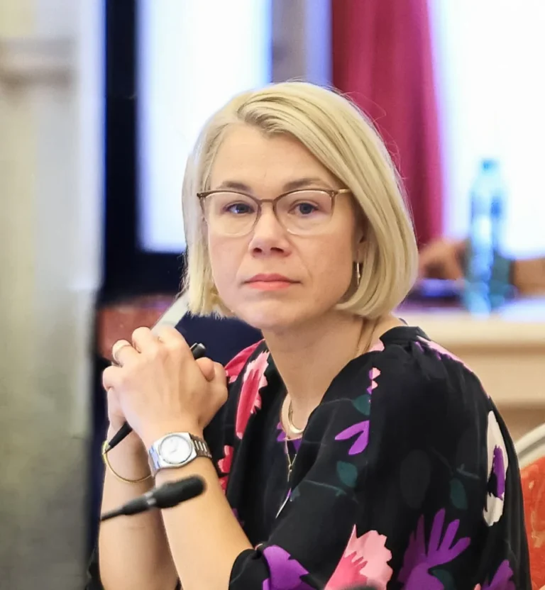 Copiii cu autism din Sibiu, pe liste de așteptare pentru terapii decontate. Ruxandra Cibu Deaconu cere explicații CAS Sibiu