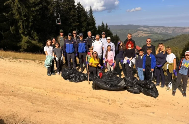 Peste 500 de participanți la „Drumețenie”, la Păltiniș. Mai puține deșeuri găsite pe munte