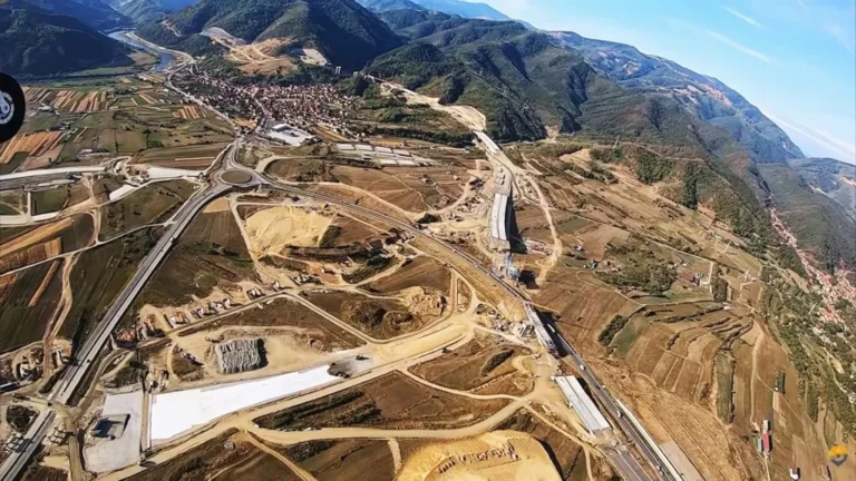 Asociația Pro Infrastructură critică ritmul lucrărilor pe lotul 2 Sibiu–Pitești: „Mai bine cu sapa, dar tot prost”