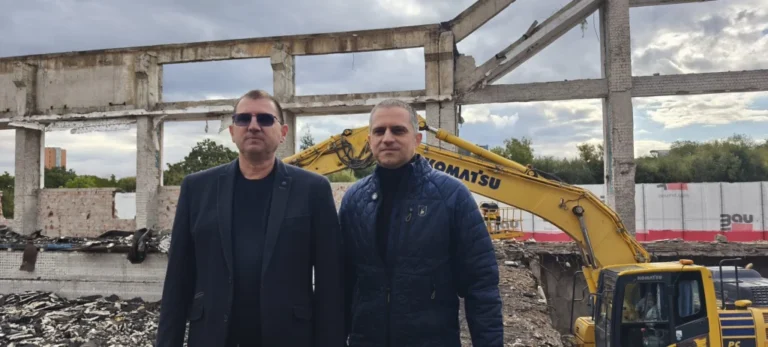 Bazinul Olimpia din Sibiu este „cu un pas înainte”. Deputatul Bogdan Trif împreună cu directorul CSM Sibiu au prezentat stadiul lucrărilor!