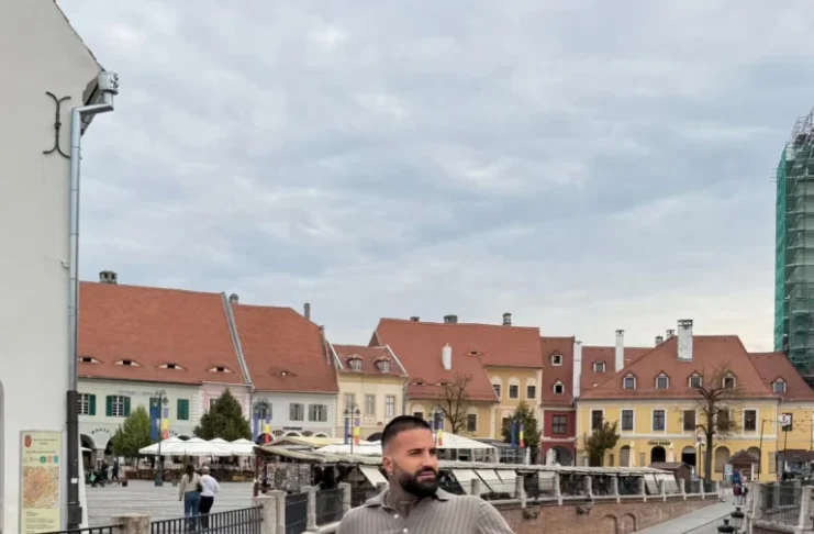 „Maluma” de la Insula Iubirii, plimbare prin centrul Sibiului. Marcel Andrei a bifat cele mai cunoscute locuri din oraș
