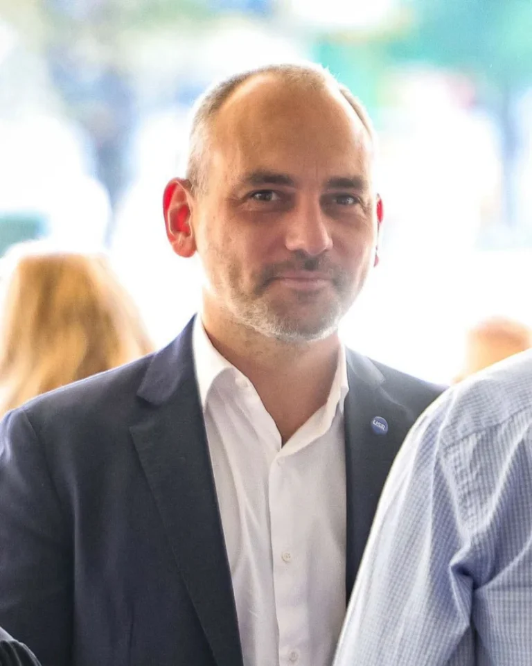 Adrian Echert îl acuză pe Grindeanu că blochează învestirea Guvernului Mureșan înaintea evaluării S&P