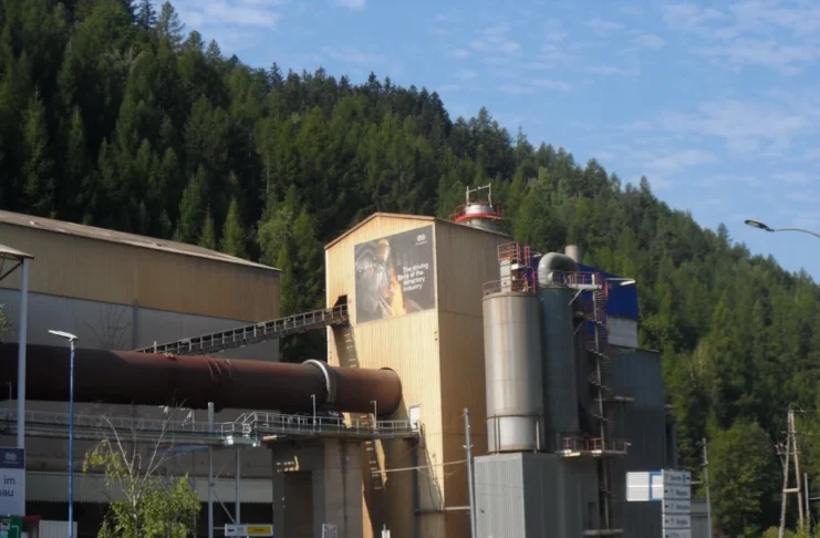 EXCLUSIV: Cum arată o fabrică de prelucrare a magneziului care funcționează de peste 30 de ani. Exemplul din Austria și proiectul Rășinari–Săliște