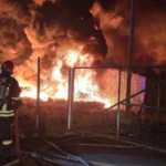 Incendiu violent la o hală de reciclare din Rusciori. A fost emisă avertizare Ro-Alert din cauza fumului gros!