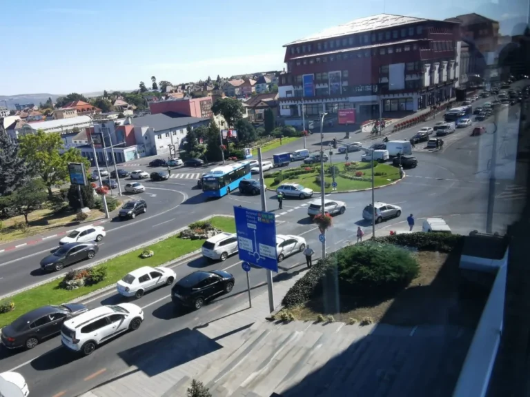 EDITORIAL: Semafor verde la cheltuit milioane, roșu la răspundere