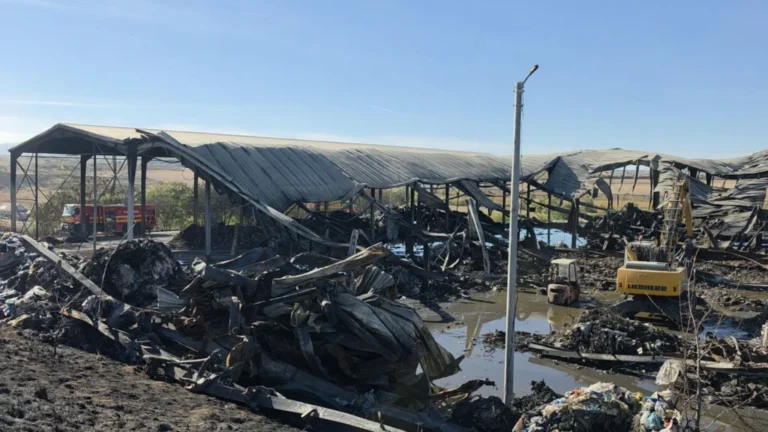 VIDEO: Incendiul de la stația SOMA din Rusciori a pornit de la un singur balot. În doar șapte minute, flăcările s-au extins violent