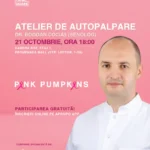Participanți la un atelier gratuit de autopalpare mamară, învățând pe simulator medical