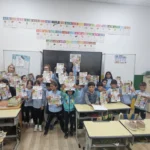 Un grup de copii din Brădeni participă la programul de consultații optometrice gratuite oferite comunității